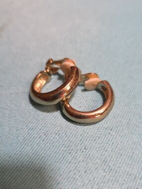 Classic Gold Hoop Clip On  Earrings - Women's Jewelry